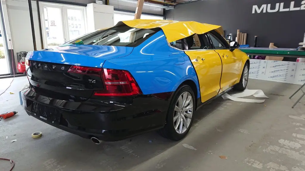 Een opvallende carwrap voor de klantentaxi Van Harrie Arendsen Een opvallende carwrap voor de klantentaxi Van Harrie Arendsen